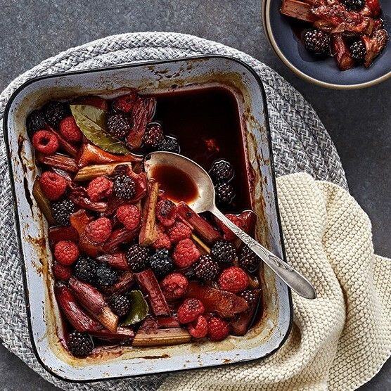 Rhubarb Berry Spiced Fruit Bake